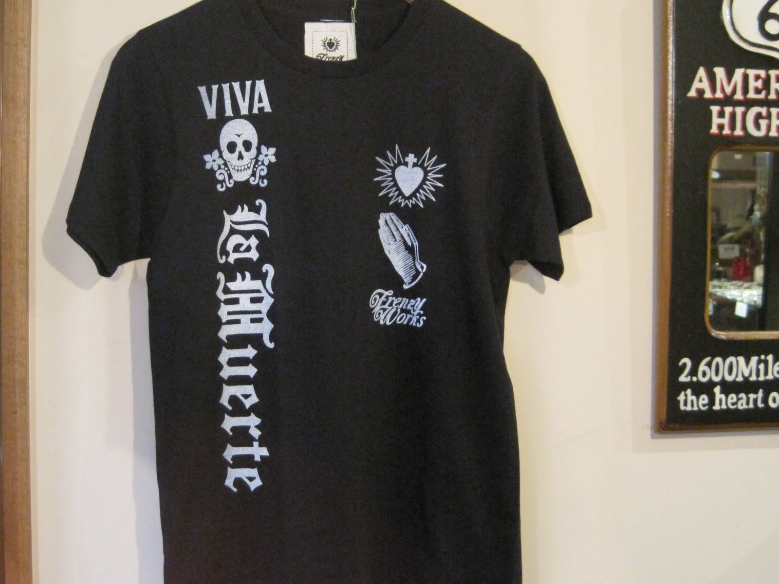 LEFT: メキシコデザインのTシャツもあります！