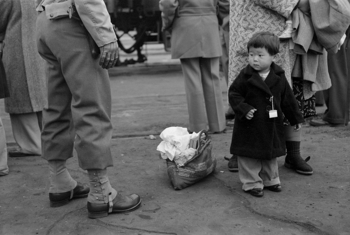 Japanese Relocation During WWII: 30 Heartbreaking Photos of Japanese ...