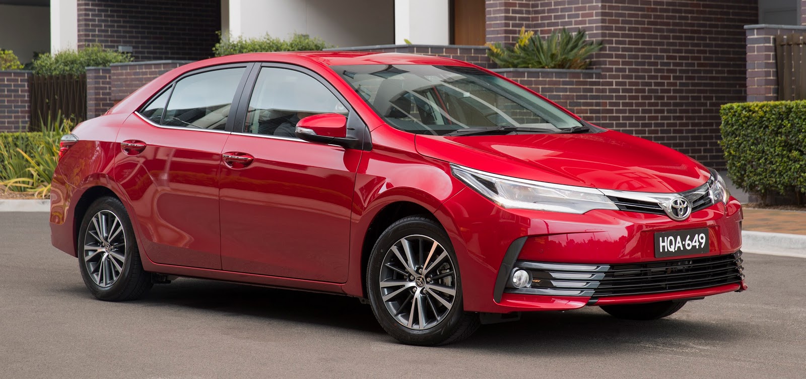 Toyota Corolla completa 50 anos com novo visual e mais segurança