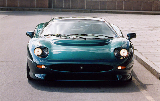 Jaguar XJ220