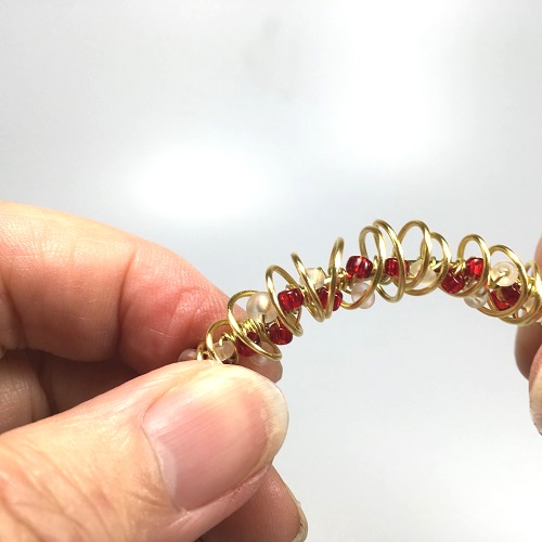 How to Make a Wire Coil and Wrapped Seed Bead Bracelet / The Beading Gem