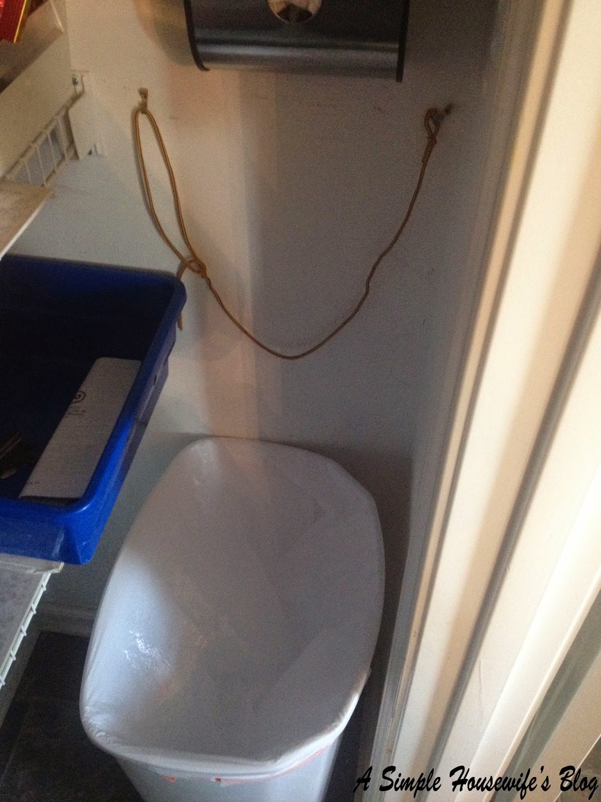 A Simple Housewife Making Your Own Trash Bag Holder