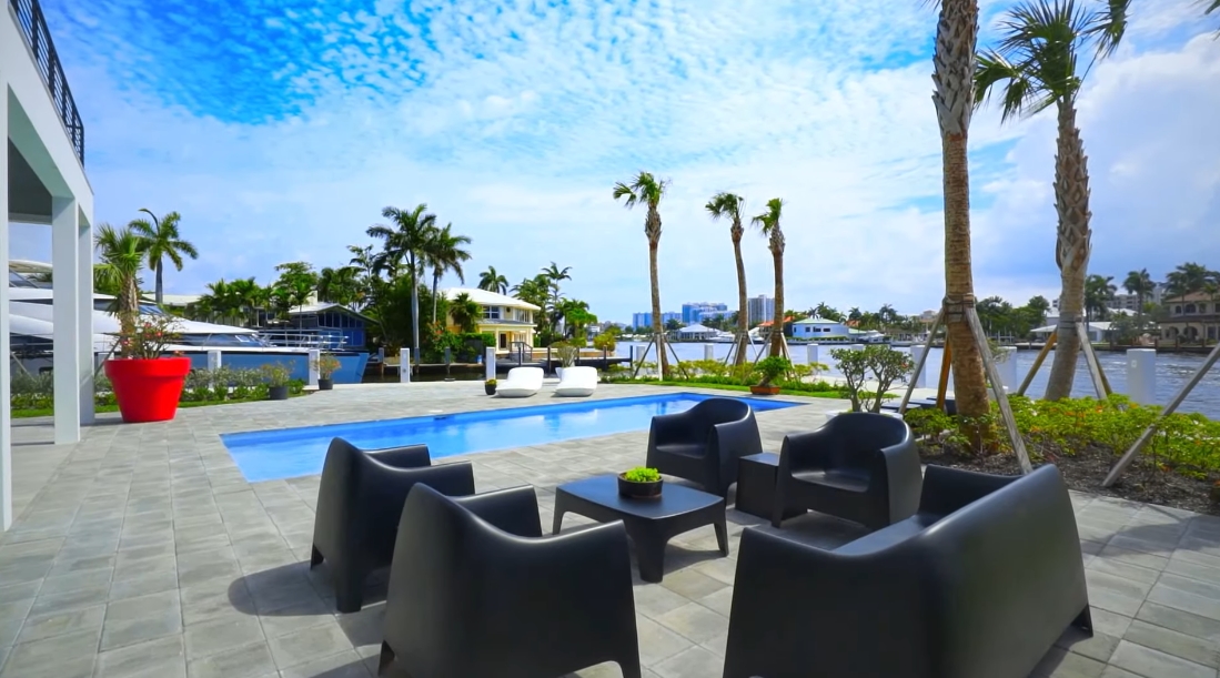 Tour 2900 NE 24th Ct, Fort Lauderdale, FL vs. 39 Interior Design Photos