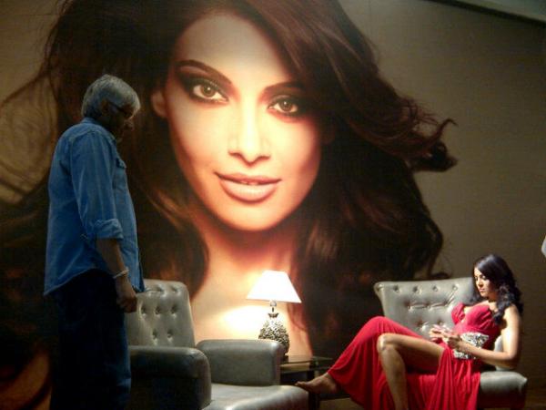 Hot Bipasha Basu Shoots For Raaz 3