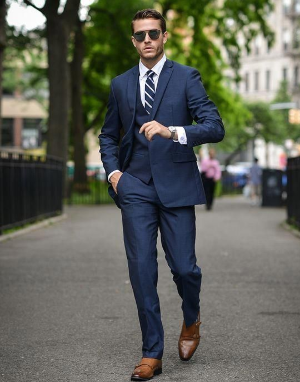 What Color Shirt And Tie To Wear With Navy Blue Suit - Maxium Buff
