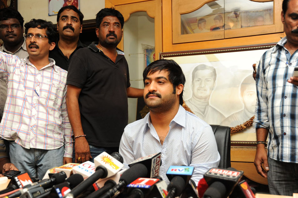 Jr NTR New Look Gallery (954 x 635 Pixel)