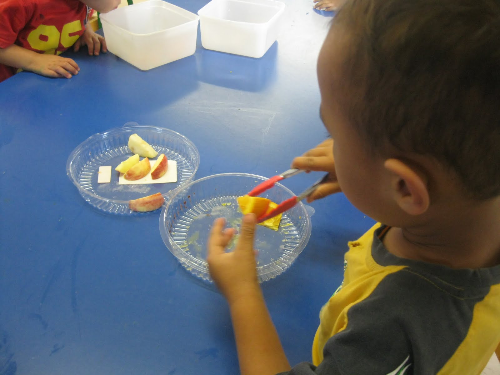 Technology experiences in the centre Posts 2How do you use tongs?