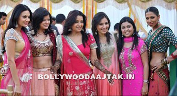 Reema Sen Mehndi - Reema Sen Wedding Pics