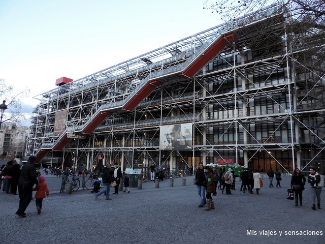 Centro Pompidou o Centro Nacional de Arte y Cultura Georges Pompidou, París