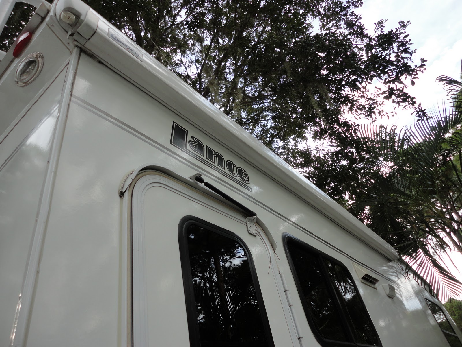 2005 Lance Camper for sale Awning, dual propane tanks and remote jacks