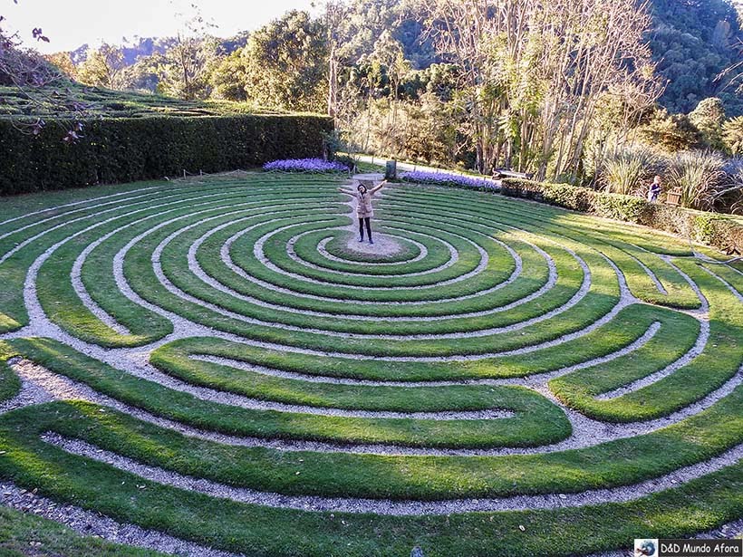 Labirinto de grama no Parque Amantikir: os jardins que falam em Campos do Jordão Labirinto de grama no Parque Amantikir: os jardins que falam em Campos do Jordão