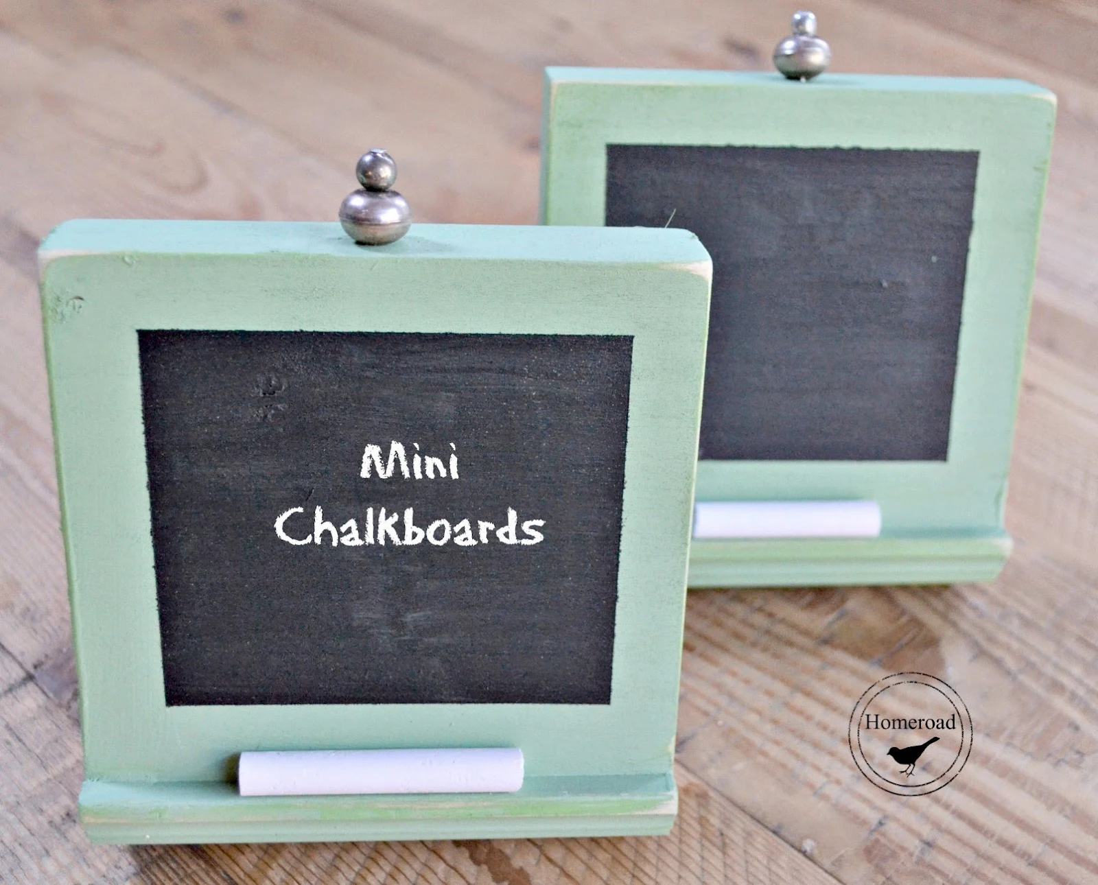 free mini chalkboards using molding www.homeroad.net