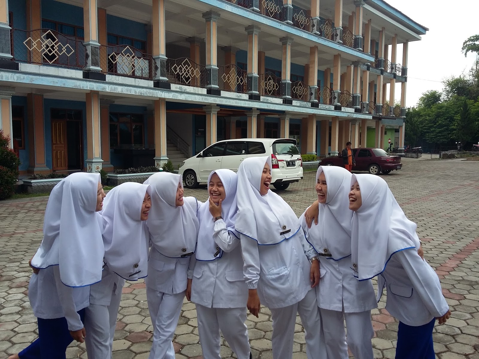 Tehnik Menyusui: bidan cantik bidan idaman