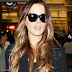 Kate Beckinsale todo sonrisa a su llegada al aeropuerto de LAX