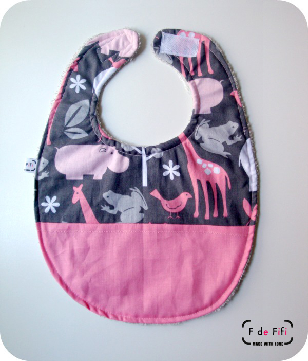 Babero selva rosa y gris