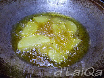 proses menggoreng kentang