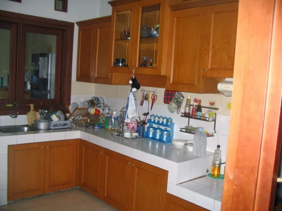 Foto Dapur Minimalis dengan Lemari Kayu