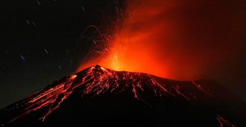 Messico: Vulcano Popocatépetl registra diverse eruzioni stromboliane.