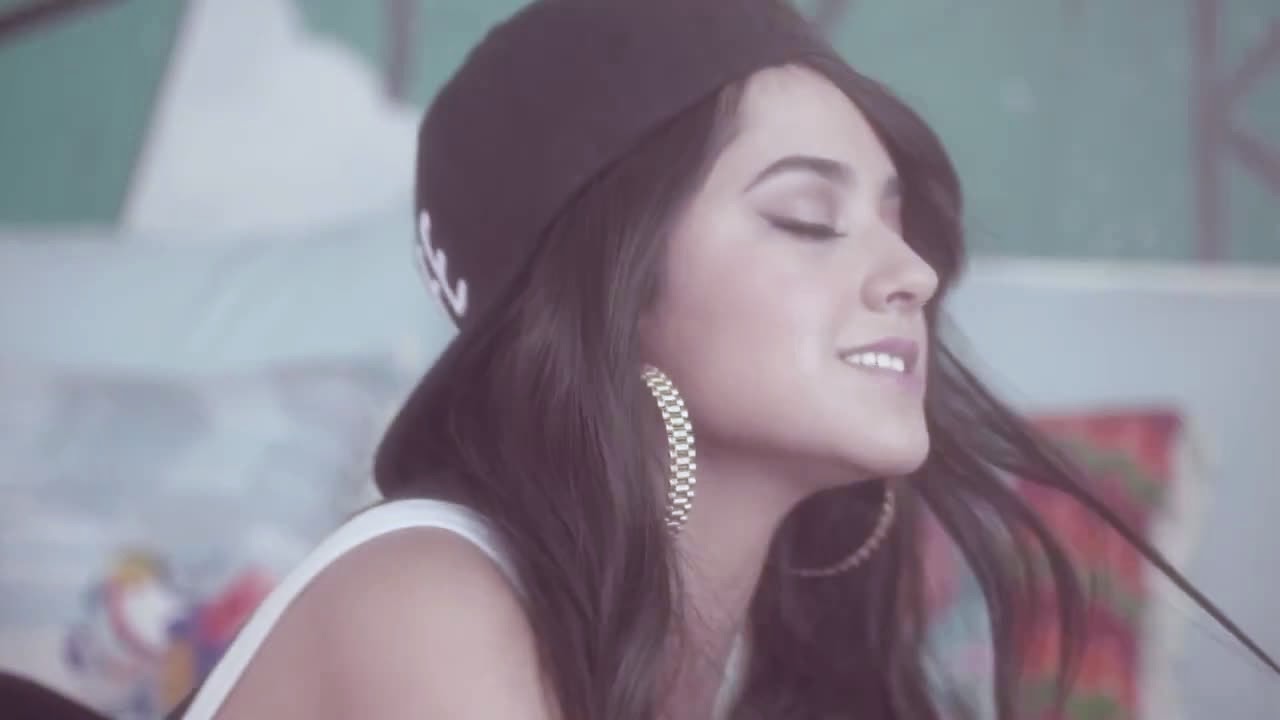 Becky G Shower 1HP