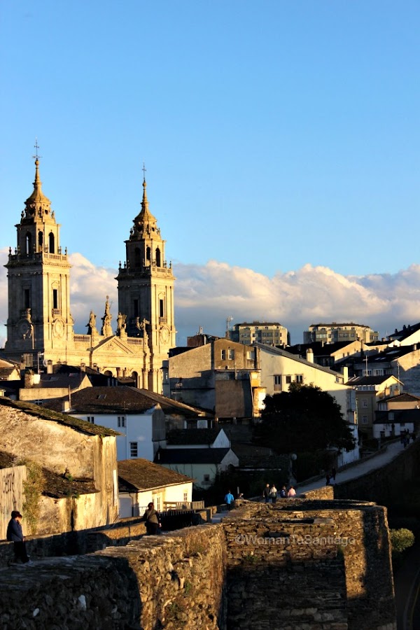 muralla-lugo-camino-de-santiago-primitivo-skyline-catedral