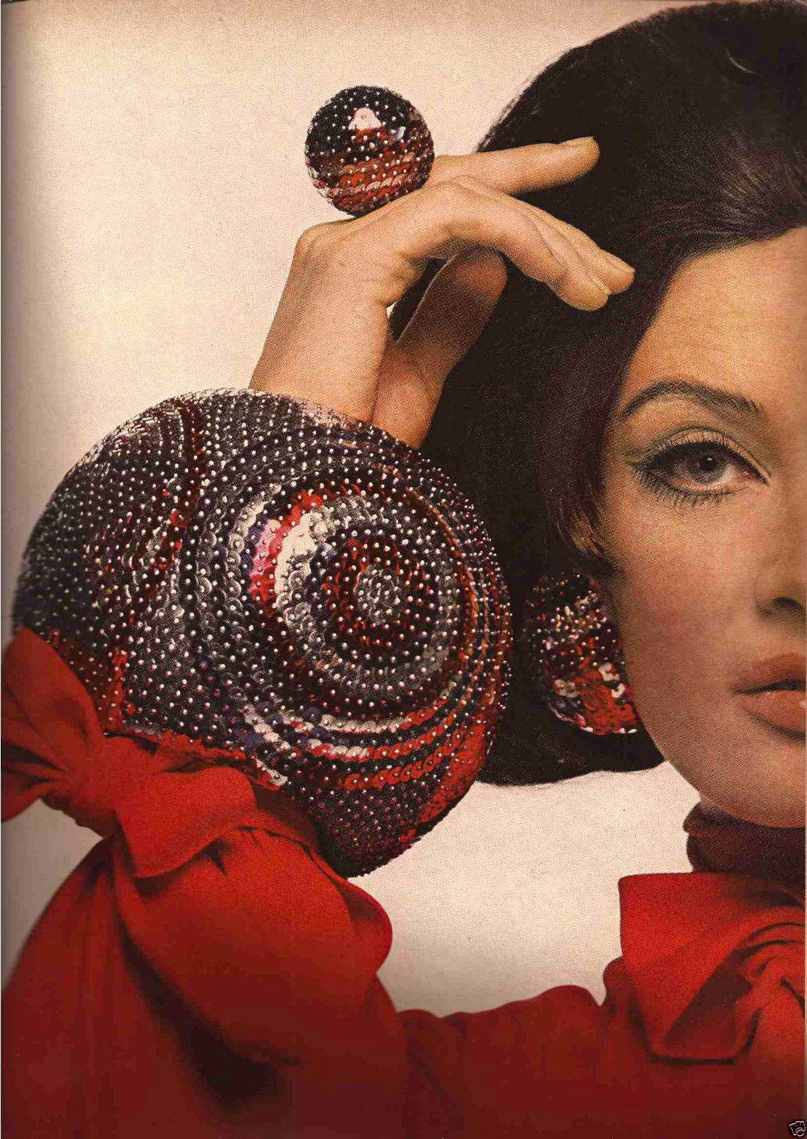 Аксессуары е. Вог 60-е. Vogue 60s. Мариза Мелл. Украшения в стиле 70-х годов.