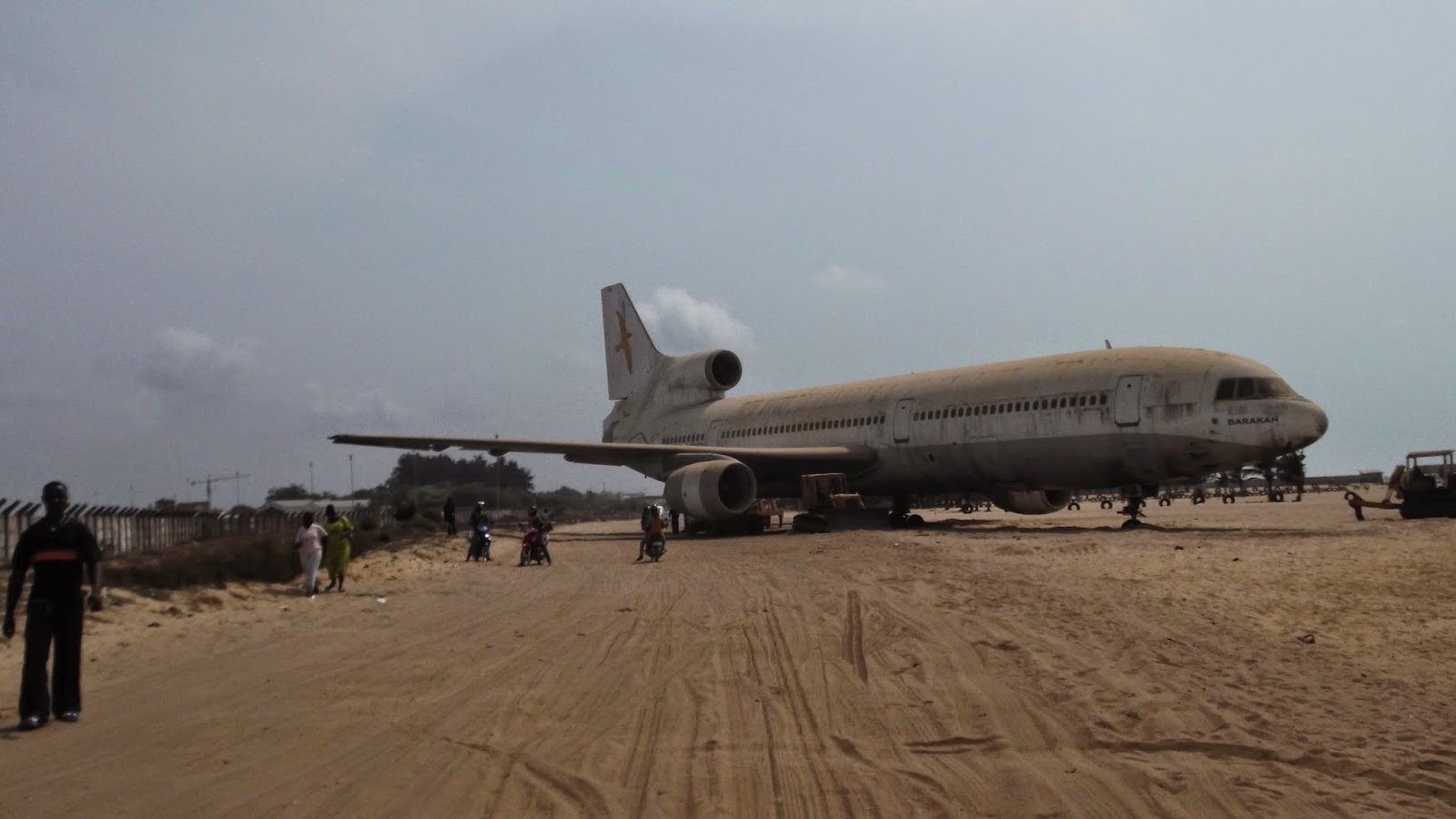 Globe-blogger.net: Le barakah, un avion échoué à Cotonou
