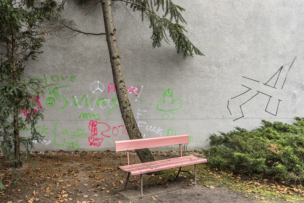 Susanne Stoop visual arts The pink bench