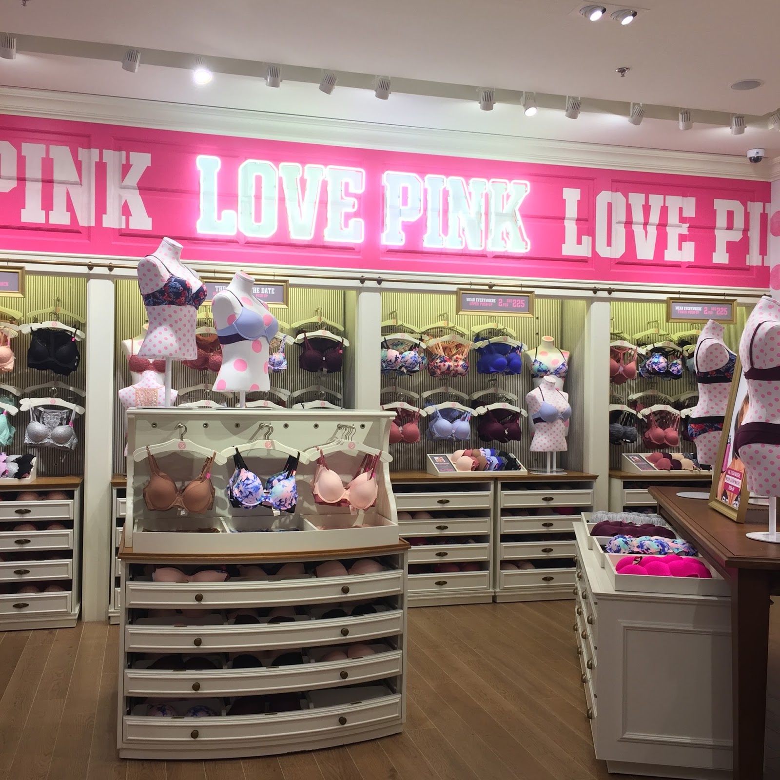 All 30+ Pictures victoria’s secret and pink new york photos Sharp