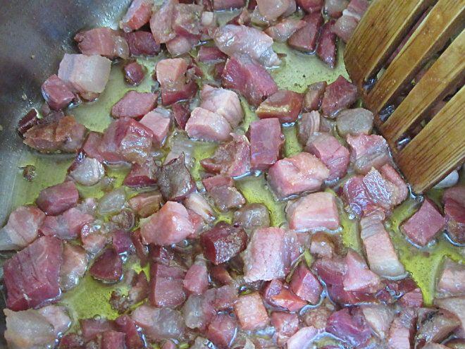 Collard greens Southern-Style by Laka kuharica: sauté bacon in a pressure cooker pot in olive oil