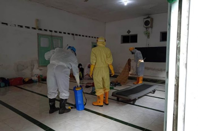 Miris, Tak Mampu Bayar Kontrakan, Sekeluarga Tinggal di Masjid sampai Meninggal Miris, Tak Mampu Bayar Kontrakan, Sekeluarga Tinggal di Masjid sampai Meninggal