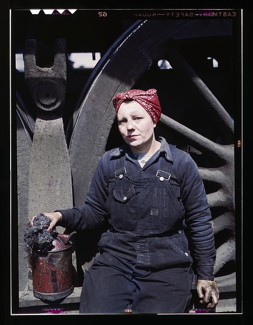 Amazing Color Photos of Female Workers during World War II 