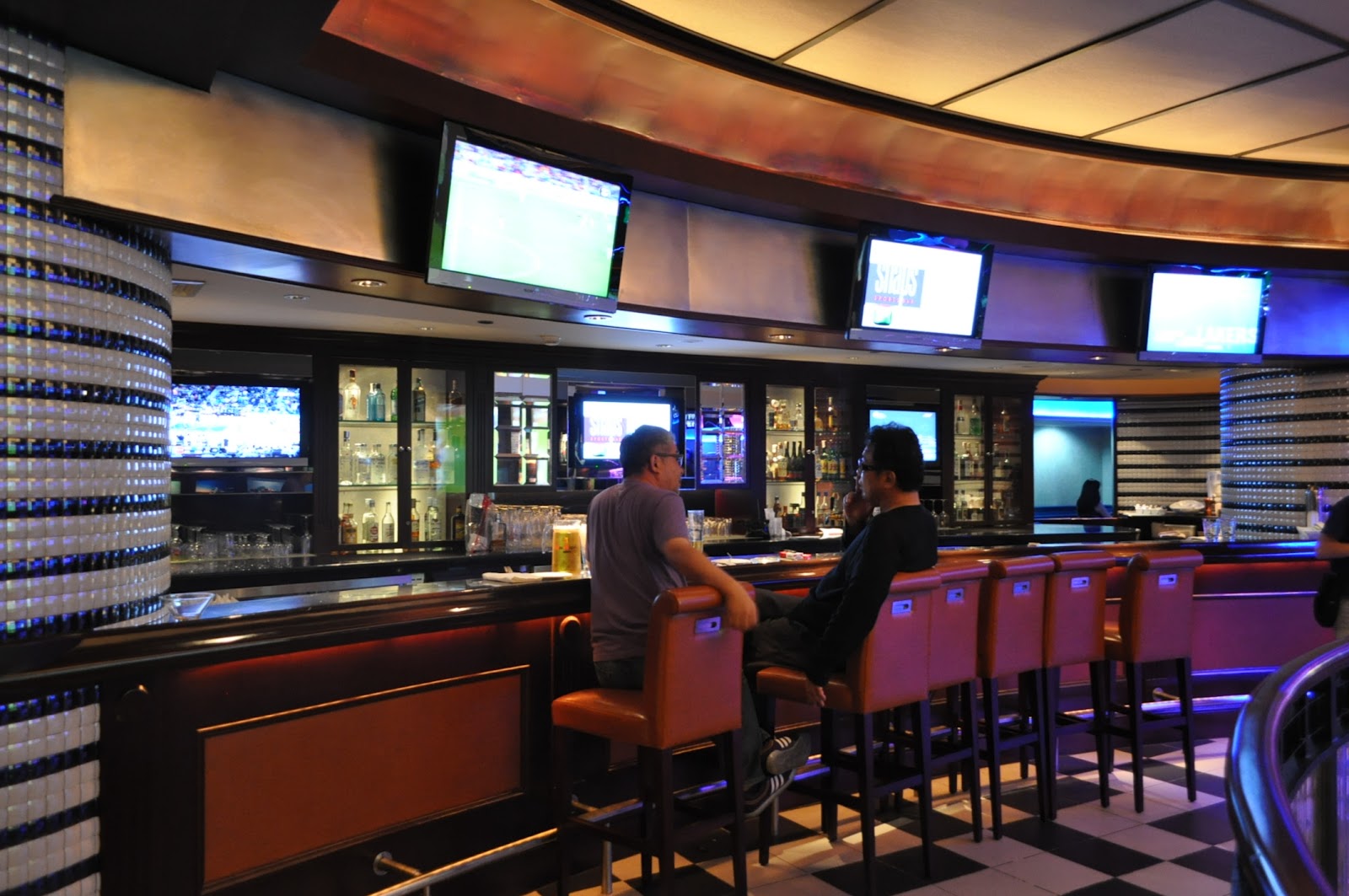 Snaps Sports Bar Sofitel Manila BERYLLICIOUS A Food, Lifestyle and