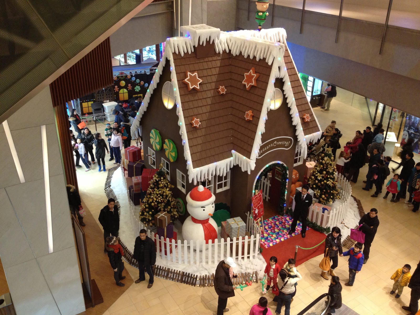 The Shanghai Way: Christmas Decorations Around Town