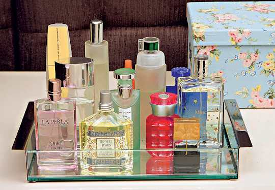 Perfumes na caixa de vidro