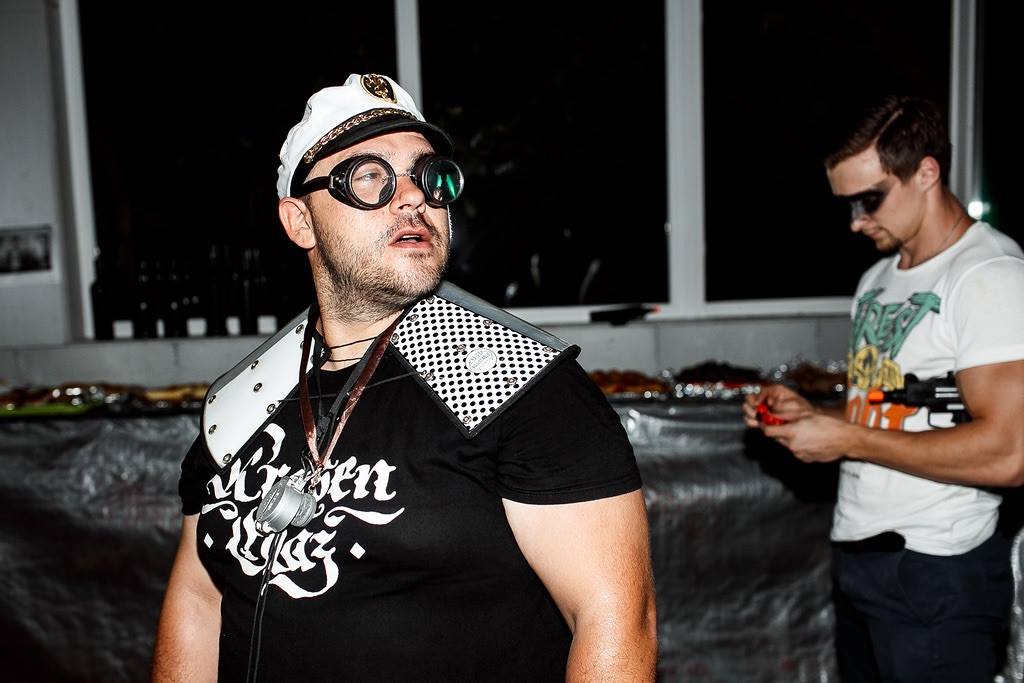 Безумный макс вечеринка. Центр отдыха макс вечеринка. Вечеринка в стиле мэд макс. Вечеринка в стиле безумный макс. Max party.