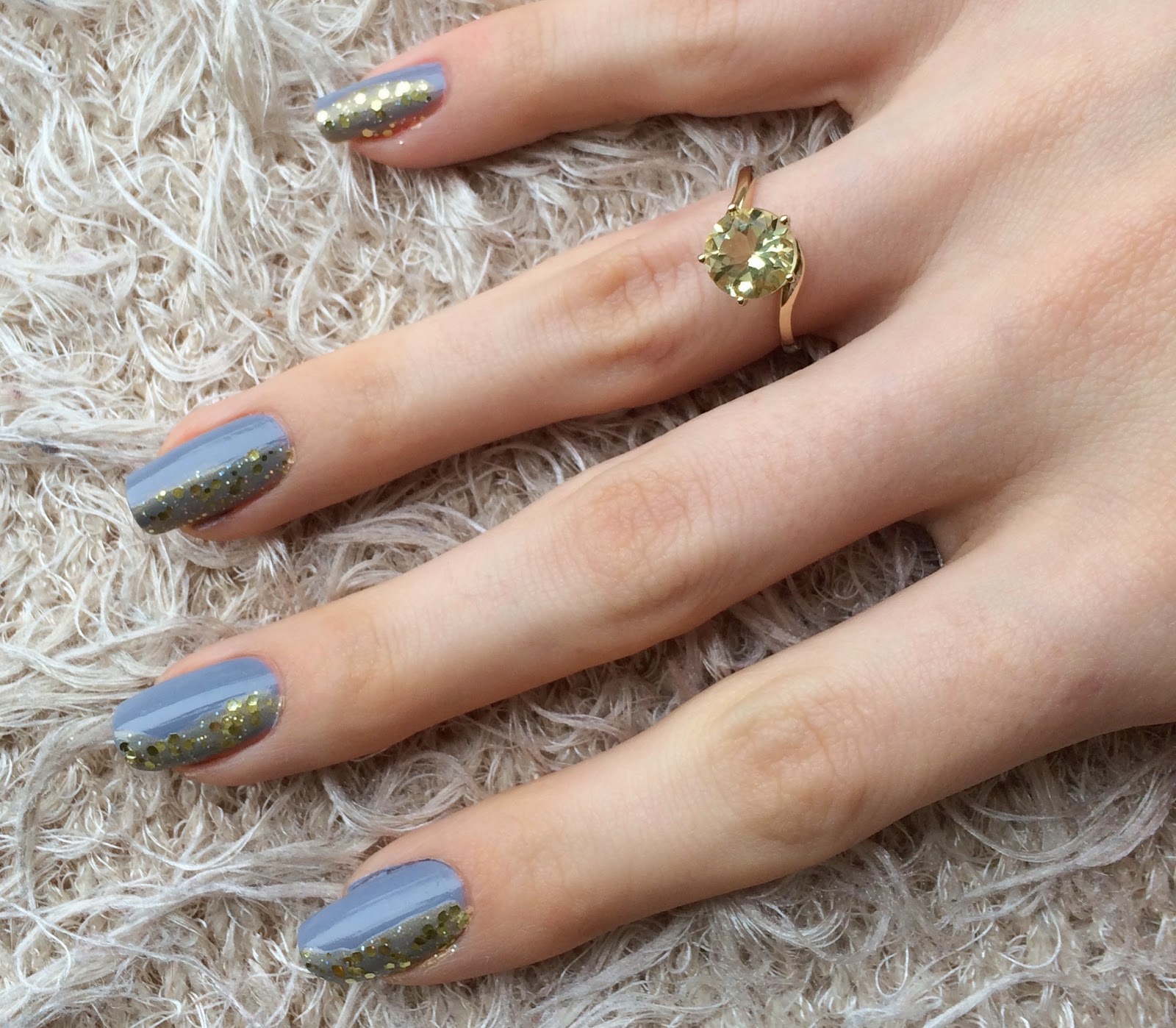 grey-glitter-nails-with-yellow-ring