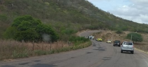 Em São José da Tapera, acidente automobilístico deixa uma pessoa morta e 14 feridas