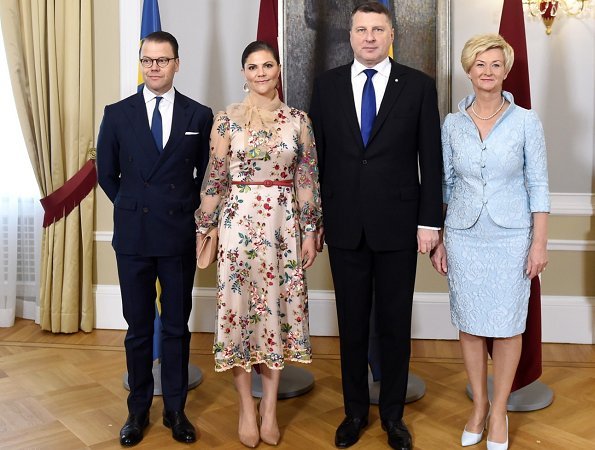 President of Latvia, Raimonds Vējonis and Ms. Iveta Vējone welcomed Crown Princess Victoria and Prince Daniel with a state ceremony held at Riga Palace