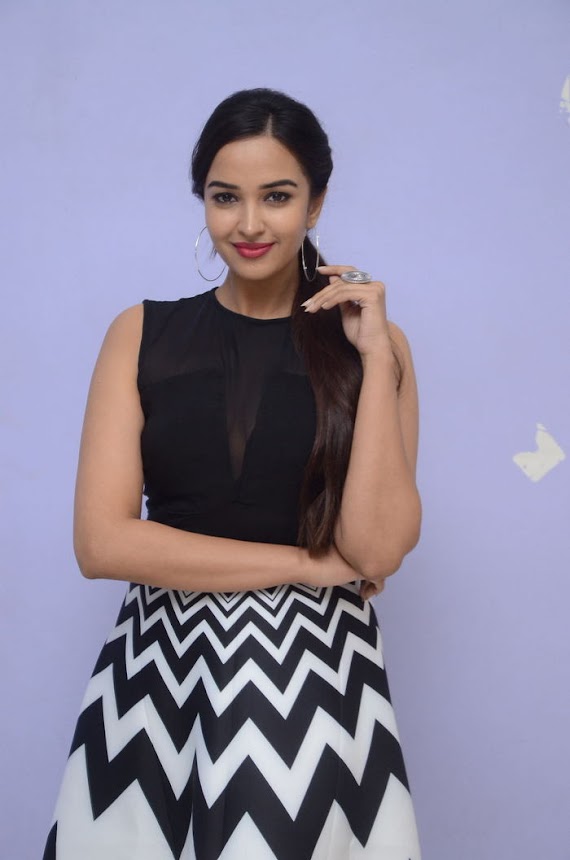 Pujita Ponnada at Brand Babu Teaser Launch