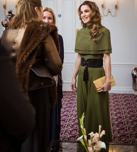 Queen Rania of Jordan style, wore green gown, Valentino gown, Valentino clutch bag, Fendi Leather shoes, Yves Saint Laurent diamond earrings