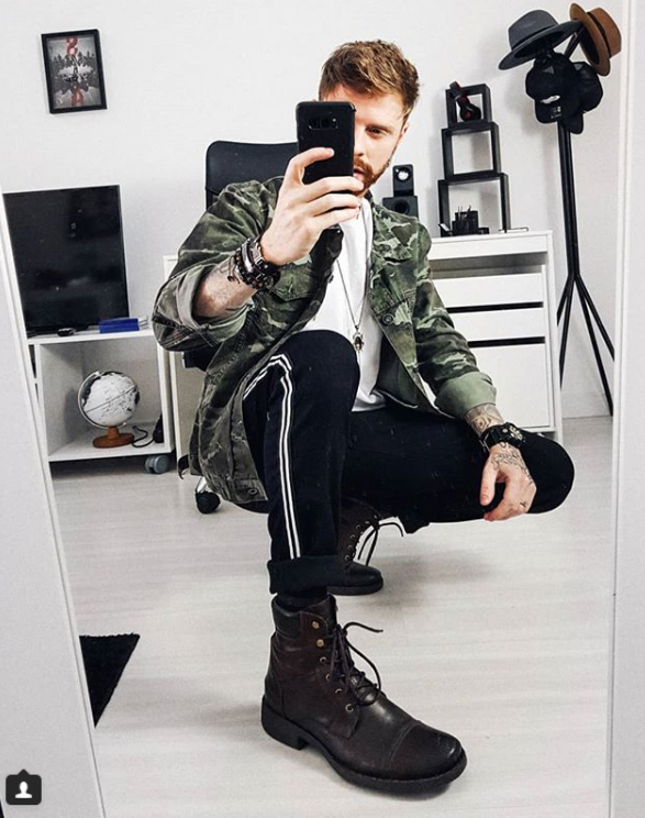 calça jeans com listra lateral masculina