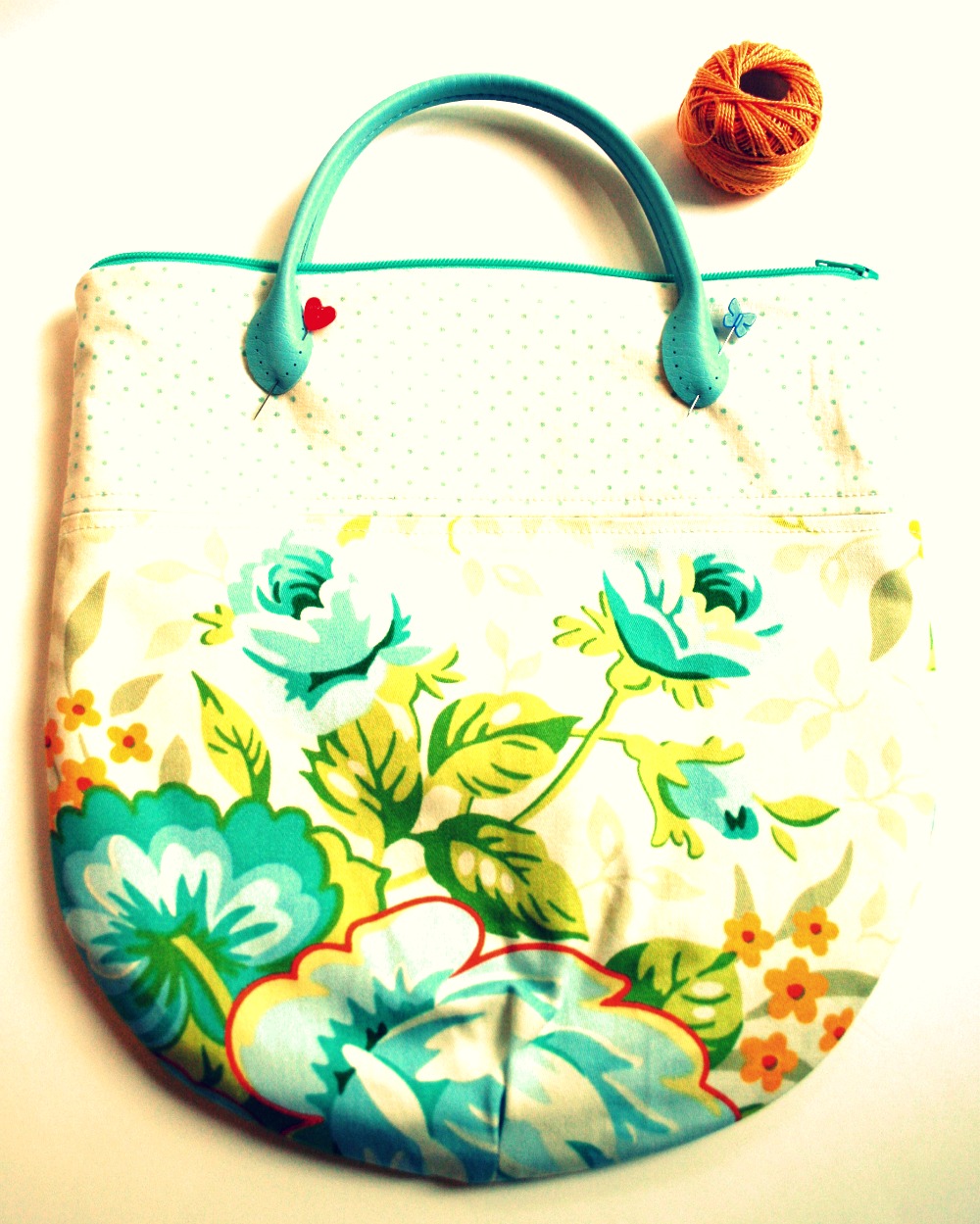 andrea creates Tutorial How To Sew Vinyl Handles To A Bag