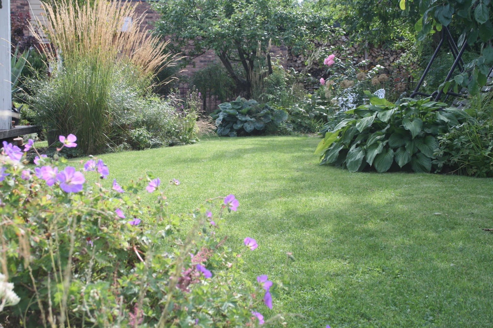 garden-stories-prab-gusios-vasaros-sodo-vaizdai