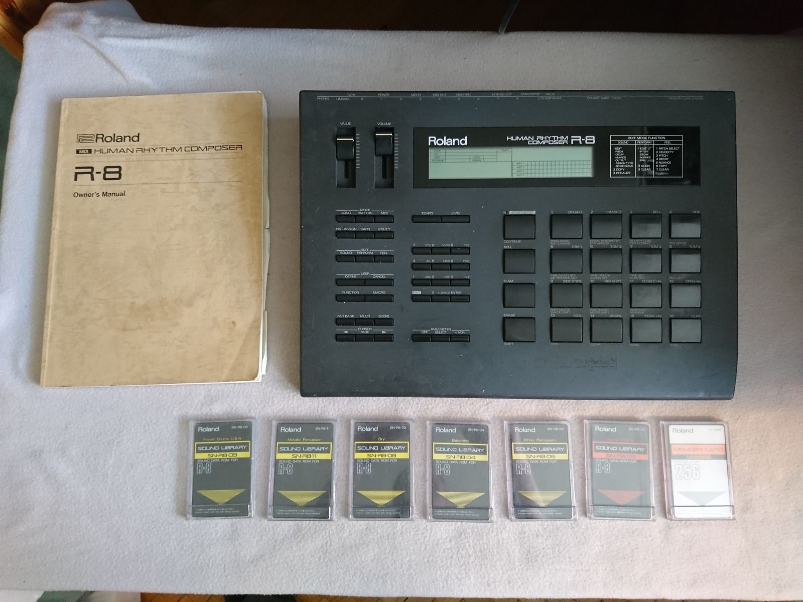 MATRIXSYNTH: Roland R-8 Human Rhythm Composer Drum Machine With Cards