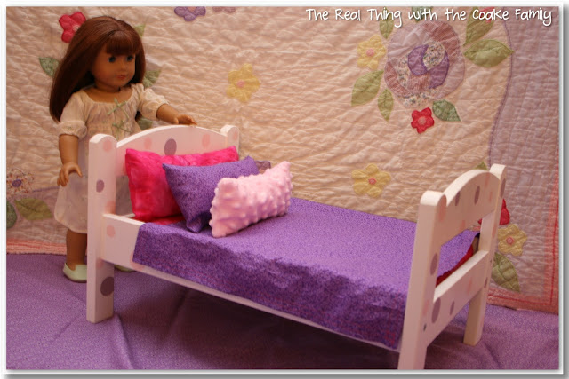 Free American Girl Doll bedding pattern. Sewing pattern very simple and will easily re-size for any doll bed. 