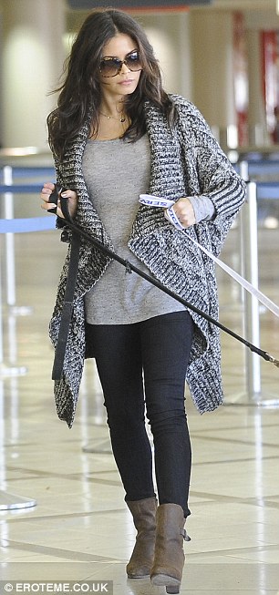Jenna Dewan-Tatum wears an oversized drape cardigan - and gets it ...