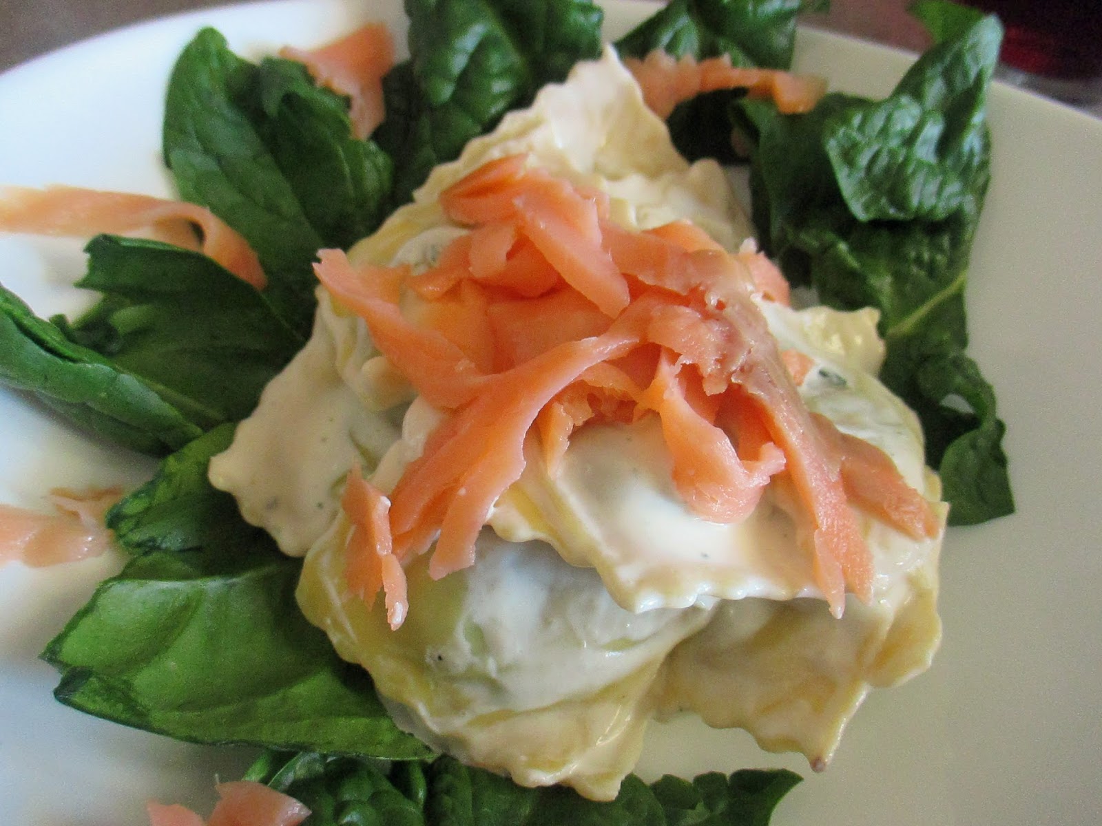 RAVIOLI RICOTTA AND SPINACHES WITH GREEK YOGURT AND SMOKED SALMON