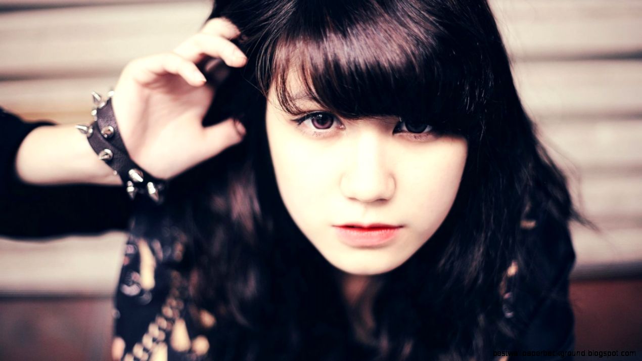 Download Ann Japan Cool Girl Wallpaper in 1366x768 Resolution