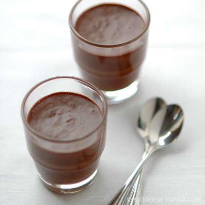 Mousse au chocolat - ein Klassiker der französischen Küche. Dunkle Schokomousse.