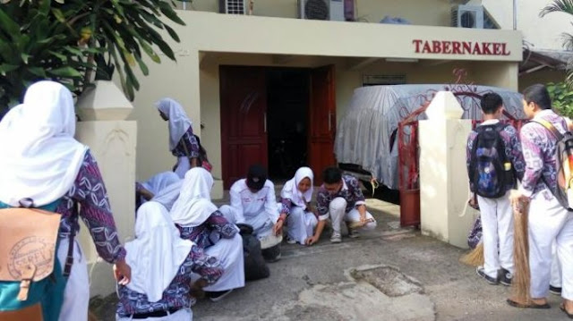 Di Purwakarta, Gereja Begitu Damai Meskipun Ditengah Pemukiman Muslim Di Purwakarta, Gereja Begitu Damai Meskipun Ditengah Pemukiman Muslim